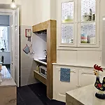 Safe House * ליסבון